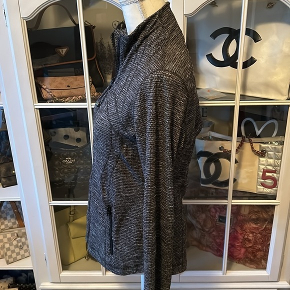 Lululemon Define Jacket - Picture 6 of 10